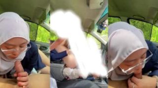 Awek Kacamata Malay Tudung Putih Seks di Mobil Squirt